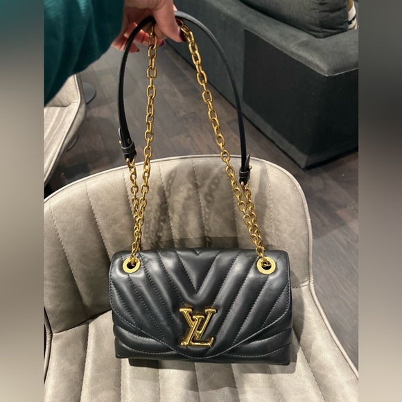 Louis Vuitton wave bag in excellent condition. - Picture 8 of 11